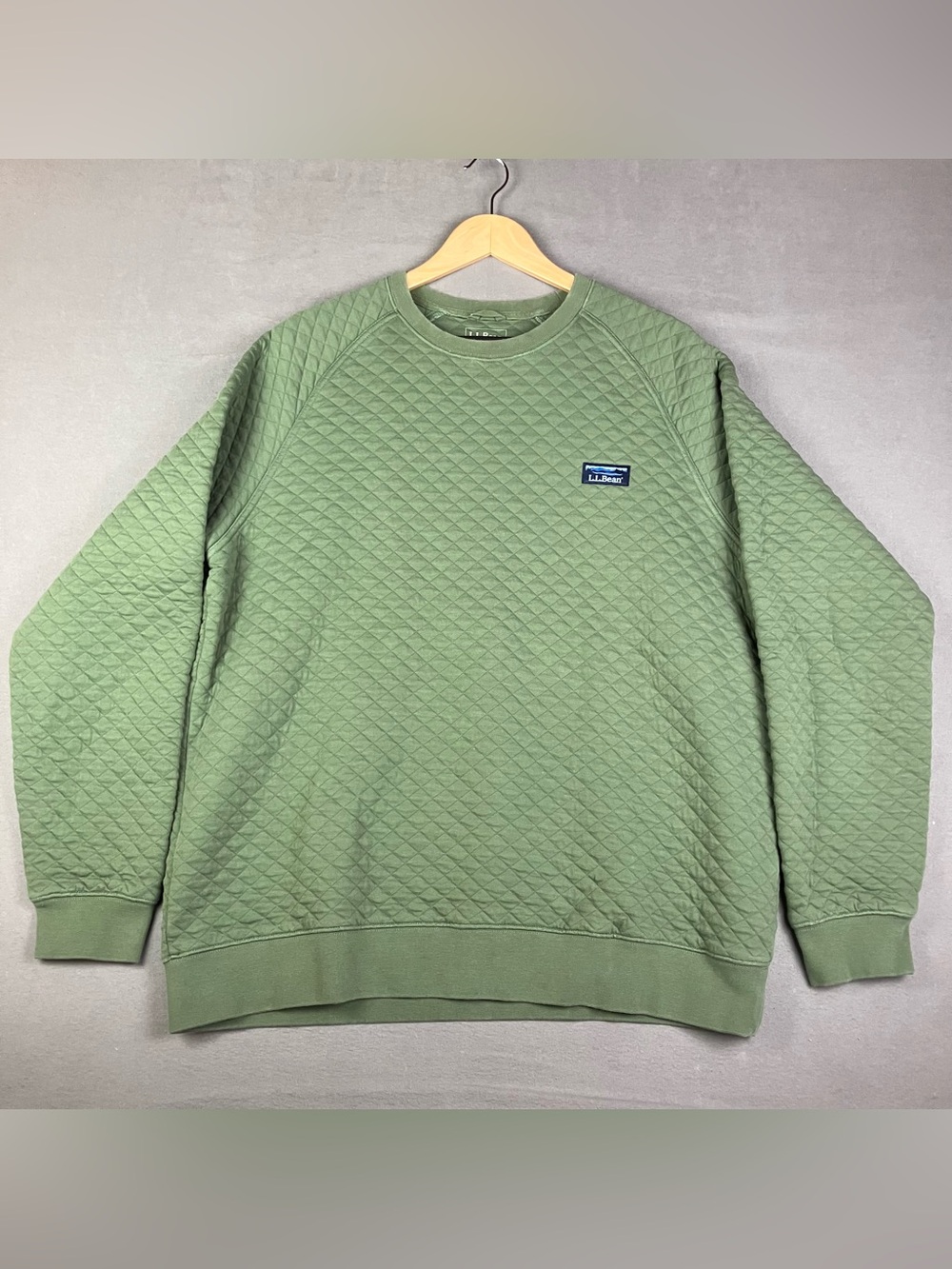 L.L. Bean Men’s Size L Quilted Crewneck Pullover Sweatshirt Green Chest Logo. In